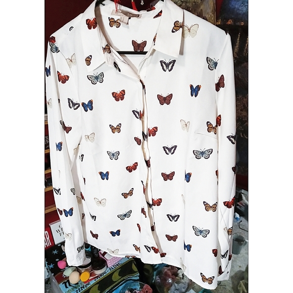 🦋NWOT Forever 21 Butterfly Button Up Blouse sz M - Picture 1 of 10